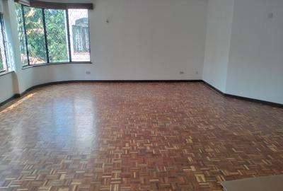 5 Bed Townhouse with En Suite in Nyari - 2