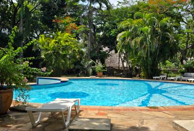 Serviced 3 Bed Apartment with En Suite at La-Marina - 3