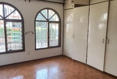 4 Bed Townhouse with En Suite in Kileleshwa - 4