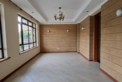 5 Bed House with En Suite in Lavington - 3