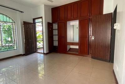 5 Bed Villa with En Suite in Nyali Area - 3