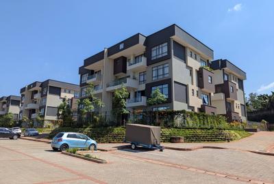 4 Bed Apartment with En Suite in Rosslyn