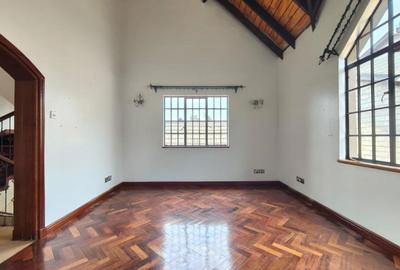 5 Bed Townhouse with En Suite in Lavington - 4