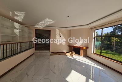 5 Bed House with En Suite in Spring Valley - 2