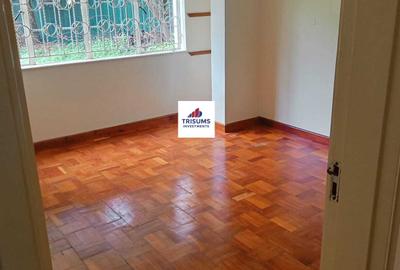 5 Bed House with En Suite in Westlands Area - 3