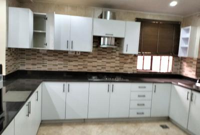 4 Bed House with En Suite in Runda