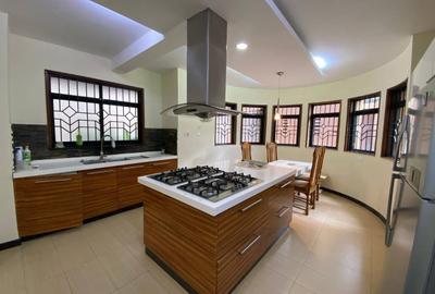 5 Bed Townhouse with En Suite in Kyuna