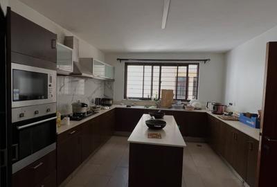 5 Bed Townhouse with En Suite in Lavington - 3