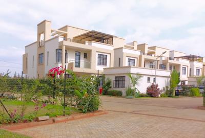 4 Bed Townhouse with Garden in Membley