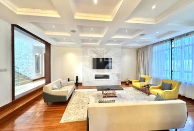 5 Bed Villa with En Suite in Runda