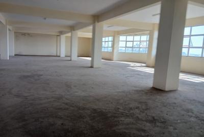 5,400 ft² Warehouse with Parking in Ruaraka