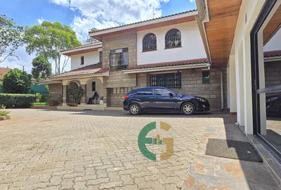 4 Bed House with En Suite in Lavington