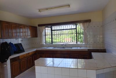 5 Bed House with En Suite in Gigiri