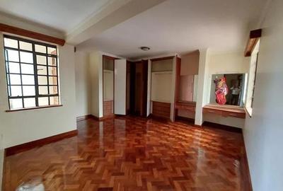 5 Bed Townhouse with En Suite at Lavington