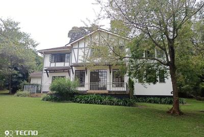 5 Bed Villa with En Suite at Rosslyn Lone Tree Estate Rd