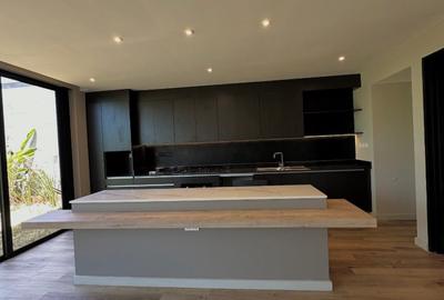 4 Bed Townhouse with En Suite in Runda - 2