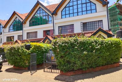 5 Bed Villa with En Suite at Brookside Area - 2