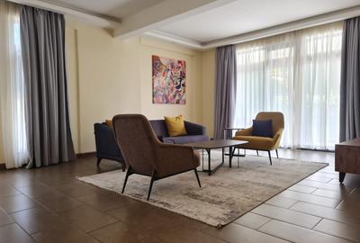 Serviced 2 Bed Apartment with En Suite in Spring Valley