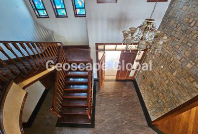 5 Bed House with En Suite in Runda