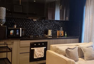 Serviced Studio Apartment with En Suite at Lantana Road - 2