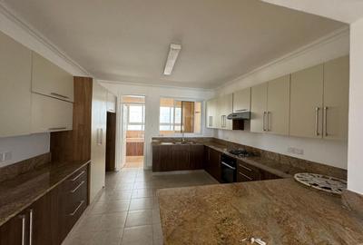 3 Bed Apartment with En Suite in Riverside - 3