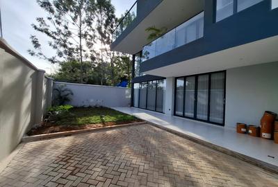5 Bed Townhouse with En Suite in Lavington - 4