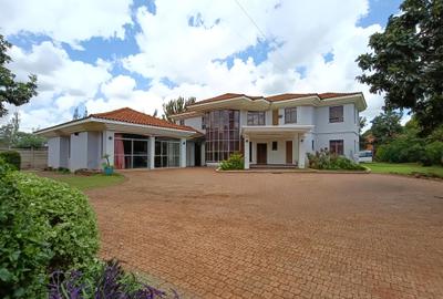 4 Bed House with En Suite in Runda - 2