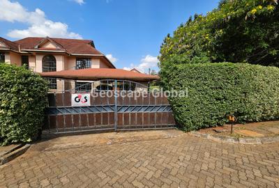 5 Bed House with En Suite in Runda