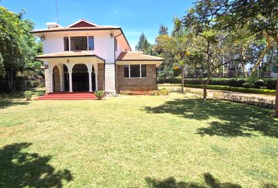 4 Bed House with En Suite at Acacia Drive - 2