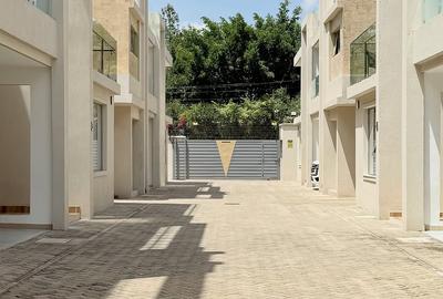 6 Bed Townhouse with En Suite at Lavington Green - 4