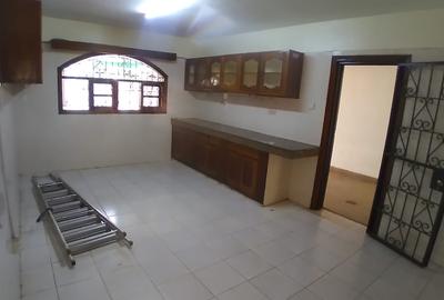 5 Bed House with En Suite in Kilimani - 3