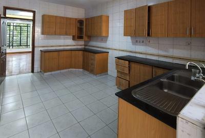 3 Bed Apartment with En Suite at Kilimani - 4