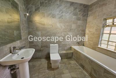 4 Bed House with En Suite in Lavington - 4