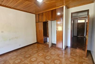 3 Bed House with En Suite in Runda - 2