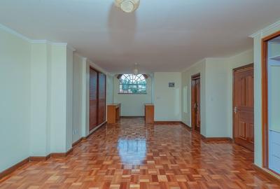 5 Bed Townhouse with En Suite in Lavington - 2