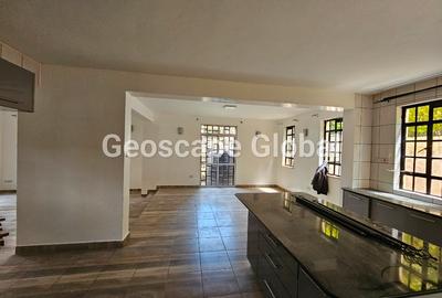 5 Bed Townhouse with En Suite in Kyuna - 2