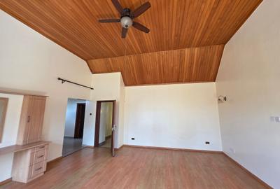 5 Bed Villa with En Suite in Runda - 3