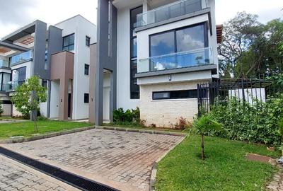 4 Bed Townhouse with En Suite at St Austin