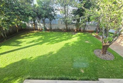 5 Bed House with En Suite in Runda