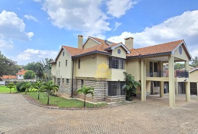 5 Bed House with En Suite in Runda