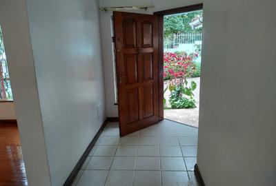 4 Bed Villa with En Suite in Spring Valley - 3