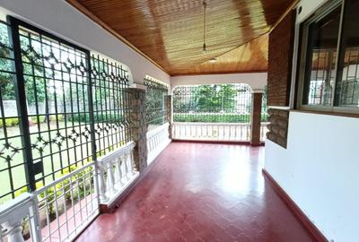 5 Bed House with En Suite in Rosslyn - 3