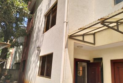 5 Bed Townhouse with En Suite in Lavington - 3