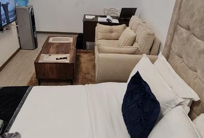 Furnished Studio Apartment with En Suite at Wood Avenue - 4