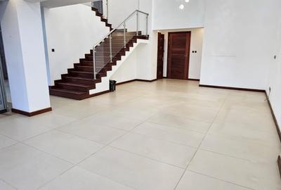 5 Bed Apartment with En Suite in General Mathenge