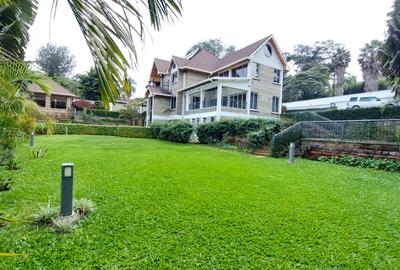 5 Bed House with En Suite in Nyari