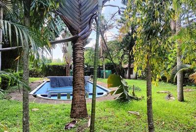 5 Bed House with Swimming Pool at Ridgeways