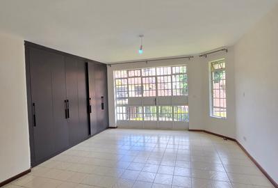 4 Bed Townhouse with En Suite in Spring Valley - 3