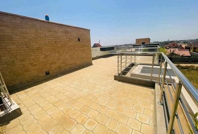 4 Bed House with En Suite at Membley - 4