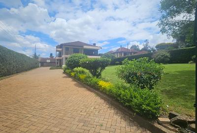 5 Bed House with En Suite in Runda
